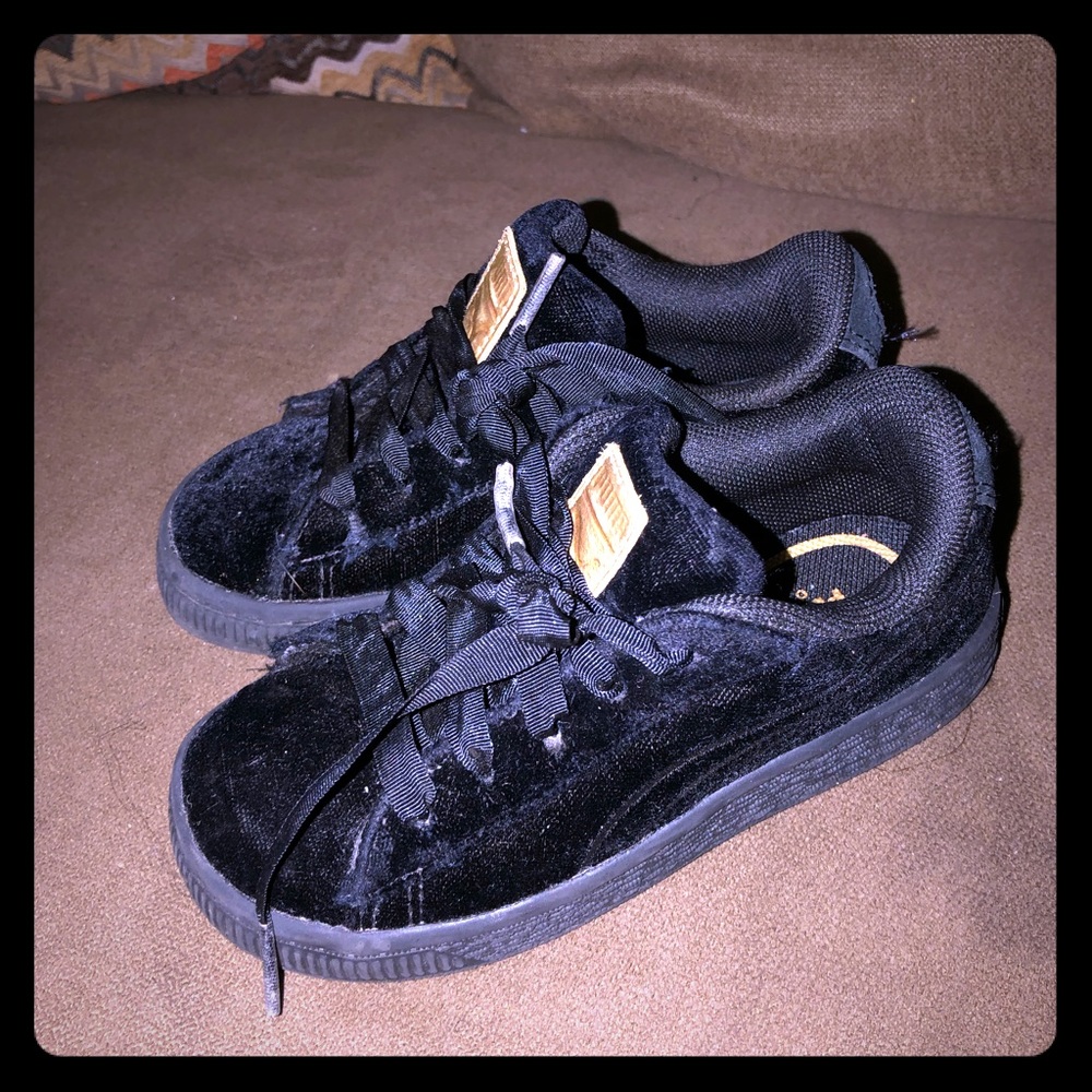 Girls puma sneakers